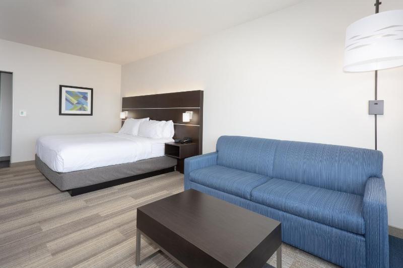 King Suite with Sofa Bed image 2
