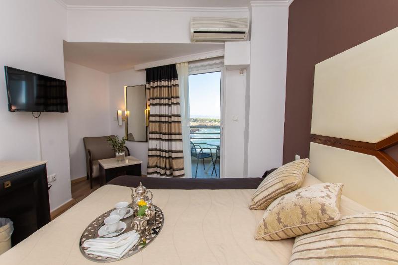 Single Room with Sea View image 1