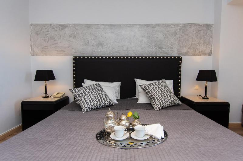 Double or Twin Room with Pool View image 2