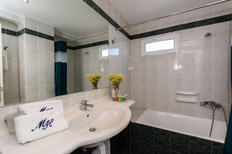Executive Double or Twin Room with Sea View image 4