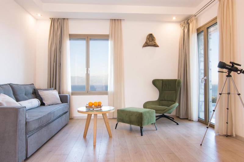 Deluxe Double Room with Sea View image 4