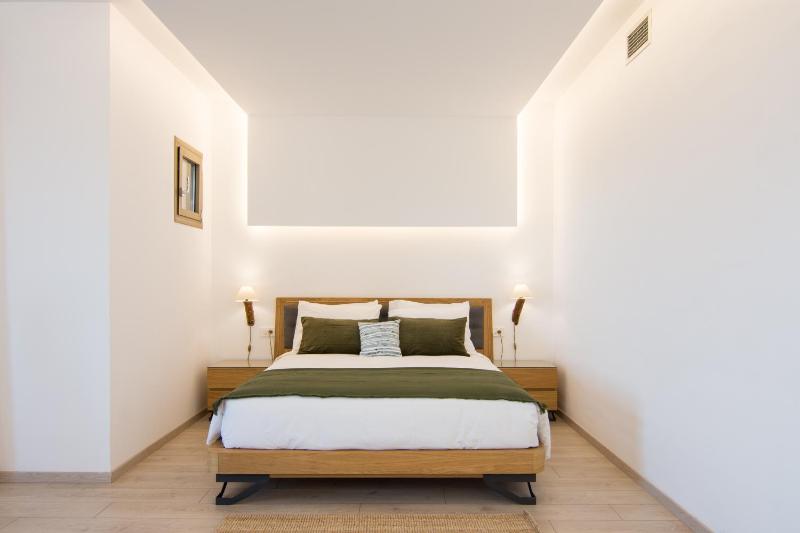 Deluxe Double Room with Sea View image 3