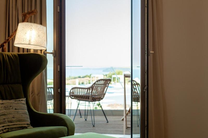 Deluxe Double Room with Sea View image 1