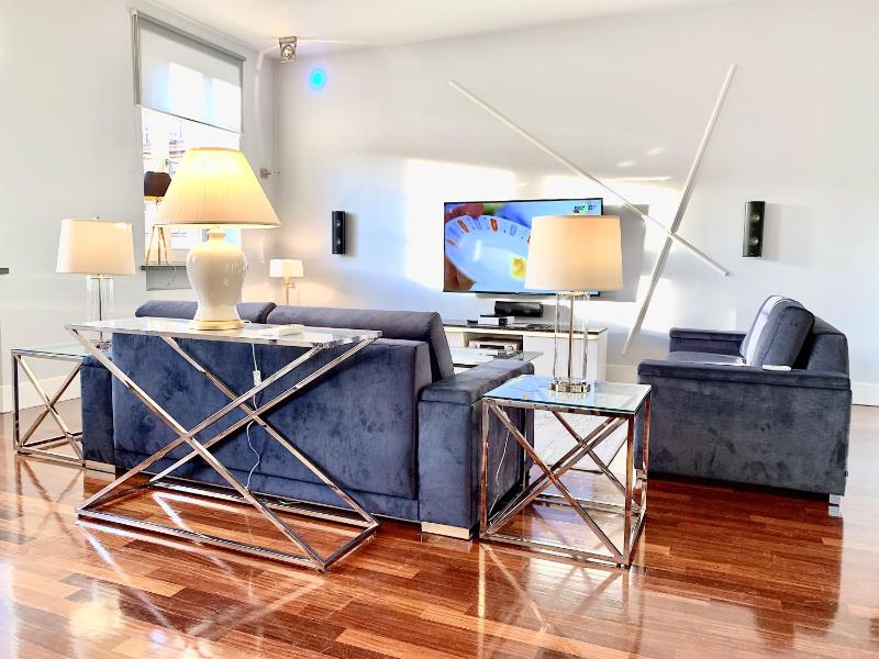 MONDRIAN Suite with Old Town Market Square view image 3