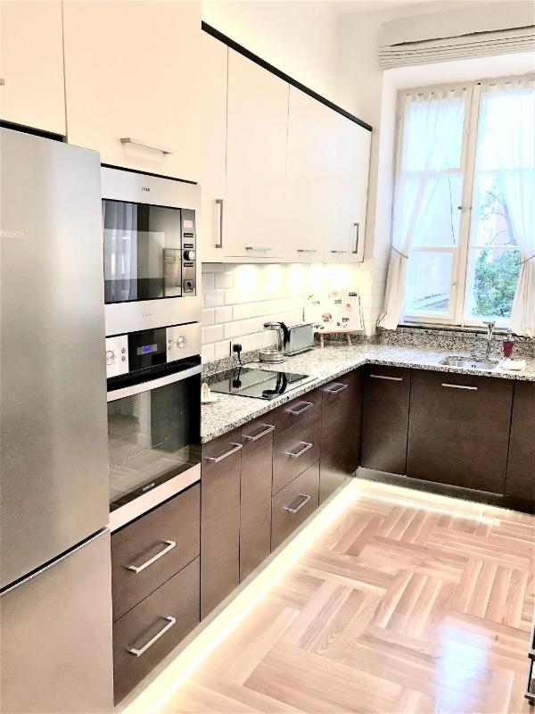 Luxury Two-Bedroom Suite with Garden View - Piwna Street image 3