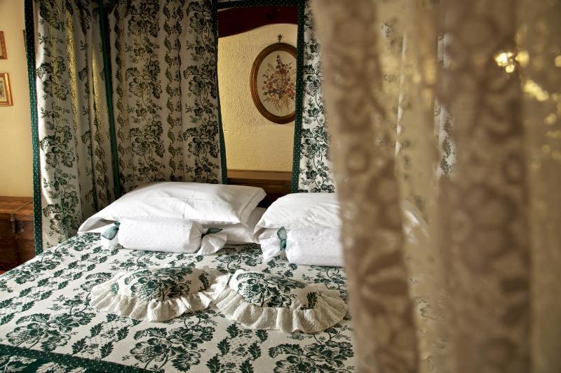 Large Junior Suite image 2