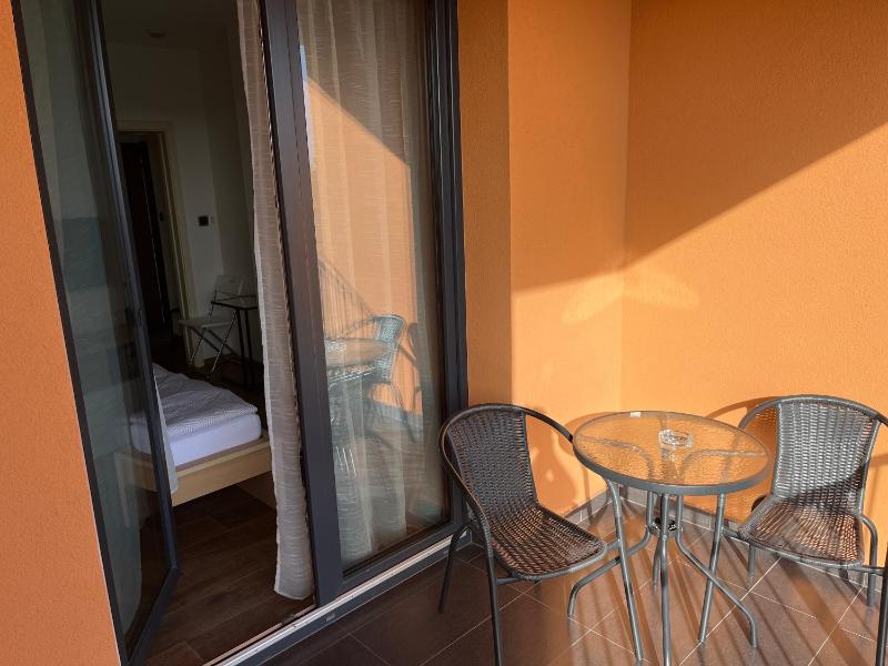 Deluxe Double Room with Balcony image 4