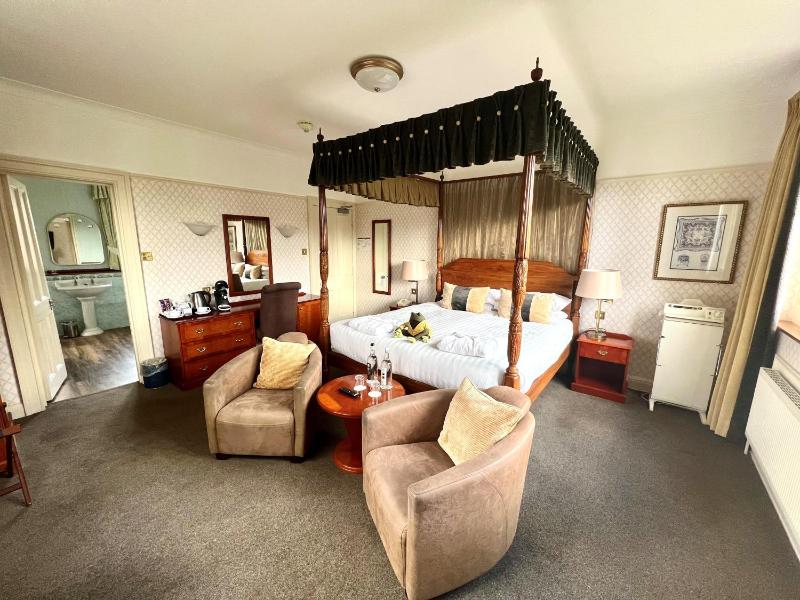 Four Poster Room image 1