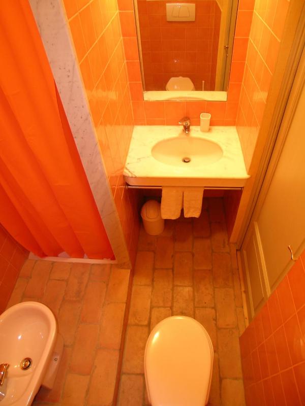 Studio - Split Level image 3