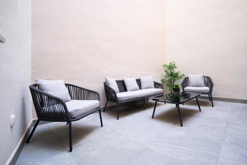 Apartamentos Málaga Premium - Calle San Telmo - image 3