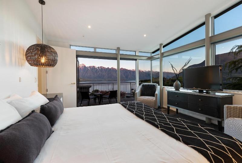 Remarkable Escape Breathtaking Views with Hot Tub - image 50