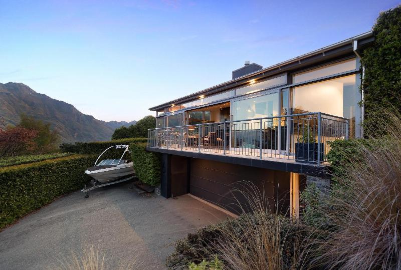 Remarkable Escape Breathtaking Views with Hot Tub - image 46