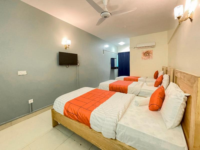 Deluxe Triple Room image 3