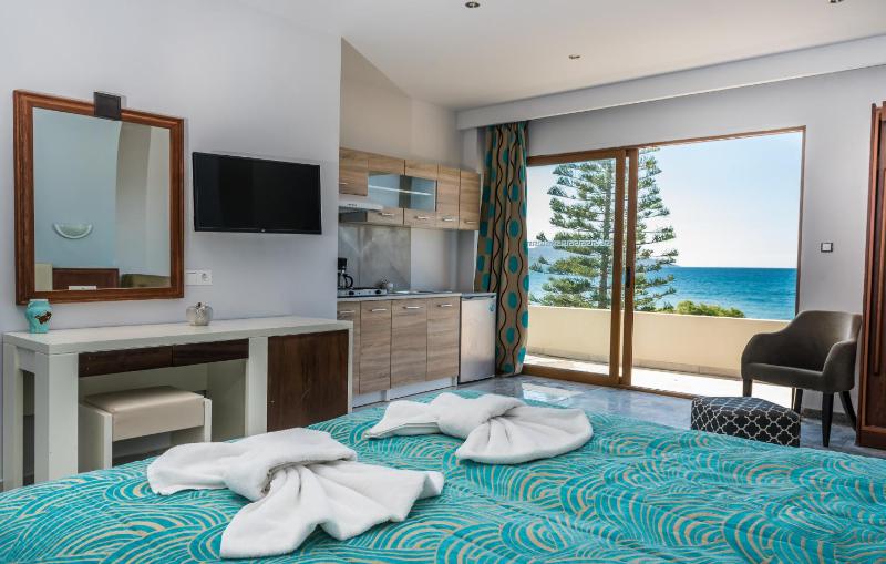 Studio with Sea View image 3