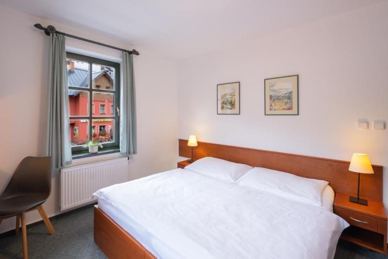 Double Room image 3