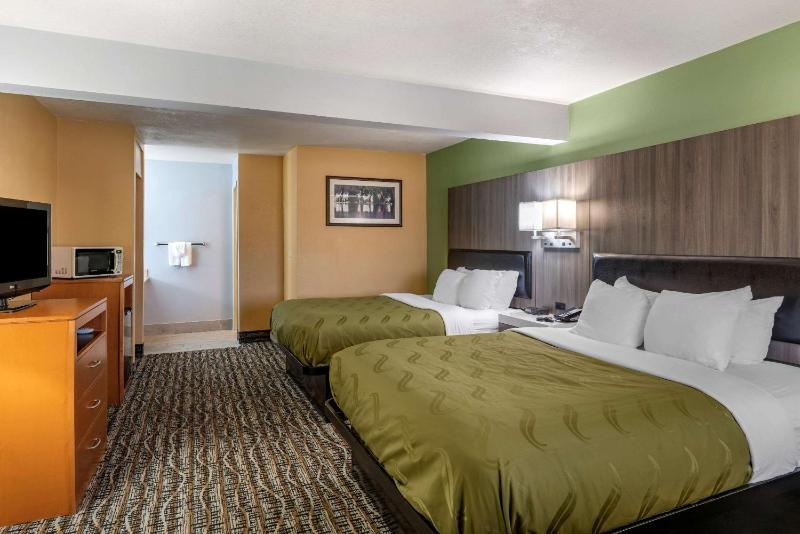 Queen Room with Two Queen Beds - Non-Smoking image 1