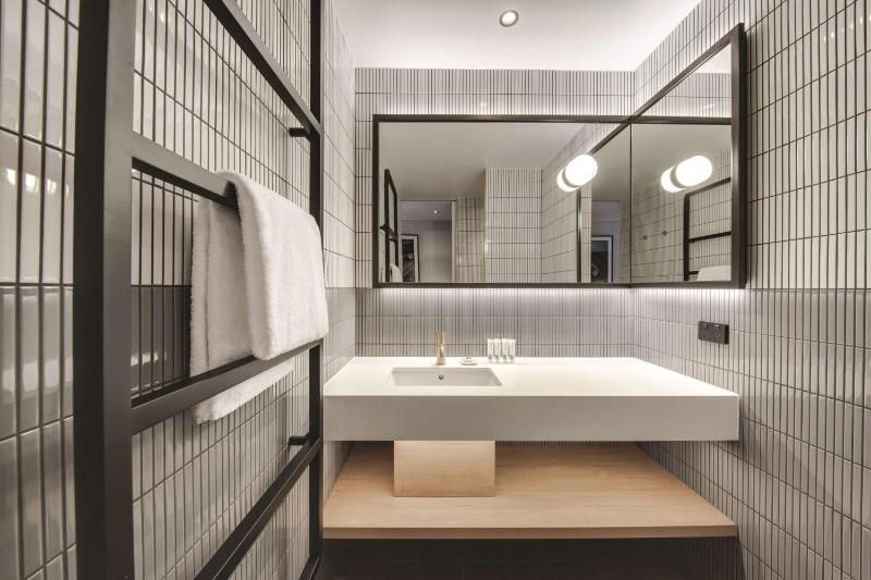 Double or Twin Room image 3