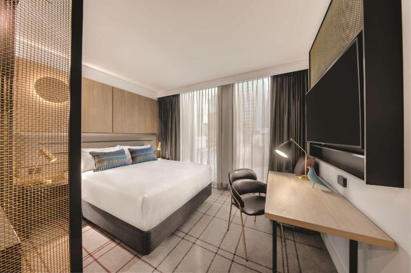 Queen Room image 3