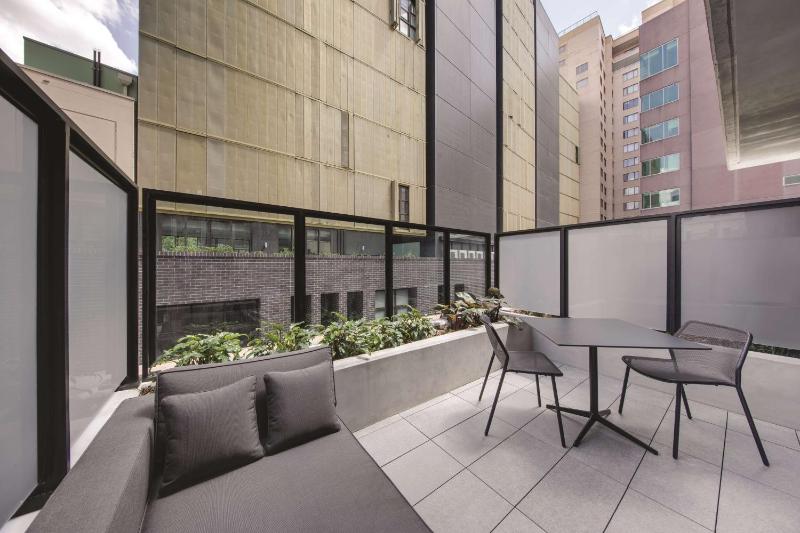 Double Room with Balcony image 2