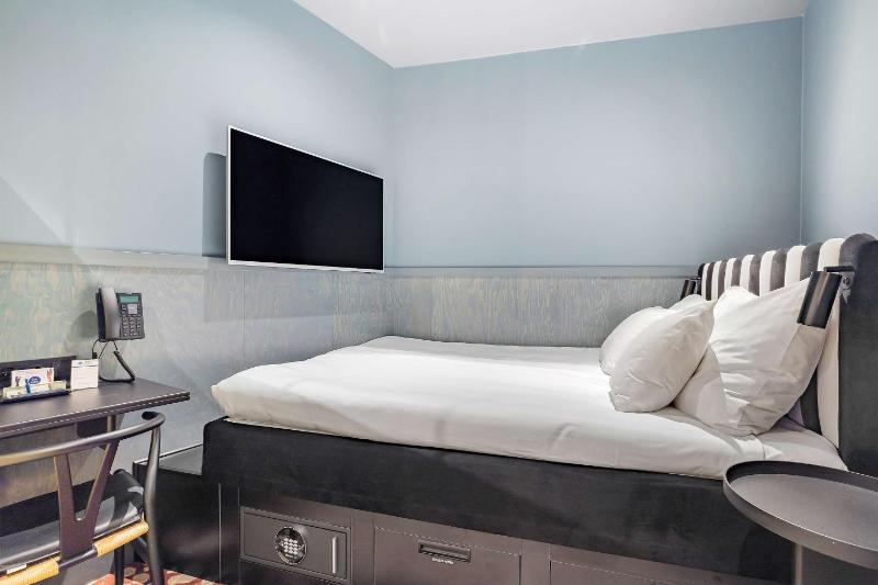 Economy Double Room without Window image 1