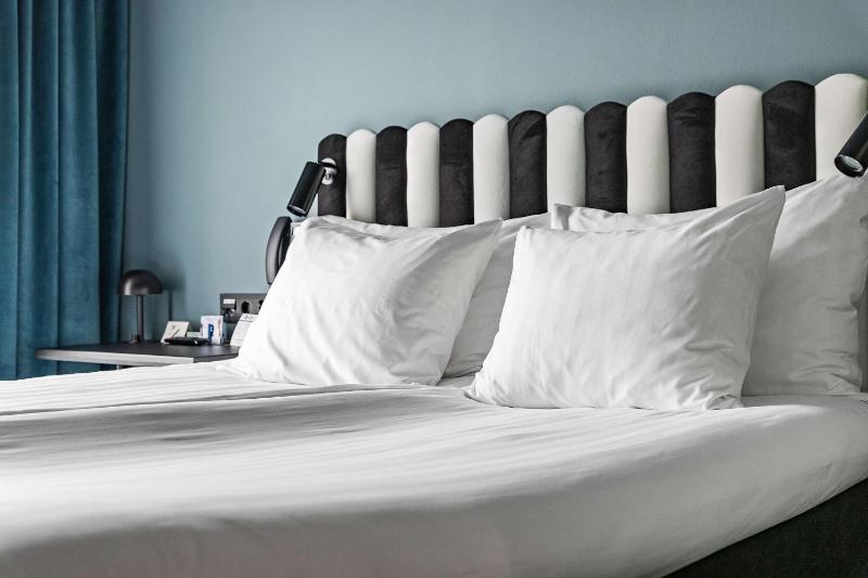 Standard Queen Room image 1