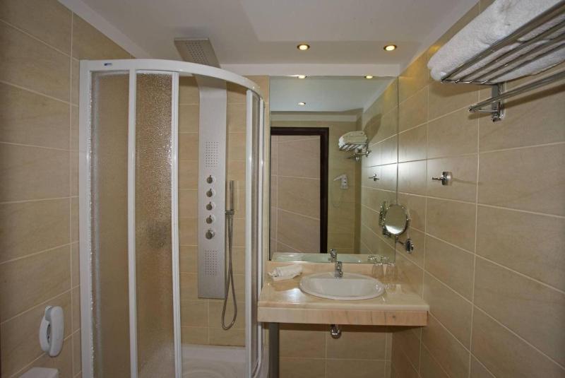 Double or Twin Room with Side Sea View image 3