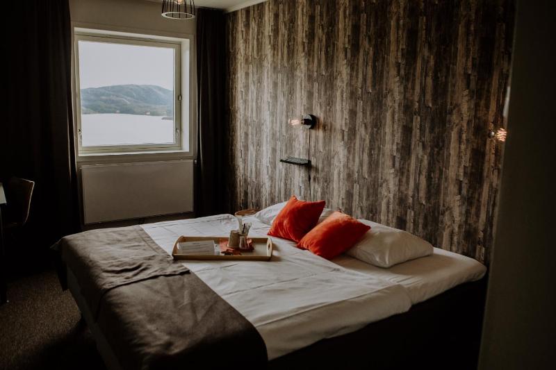 Twin Room image 3