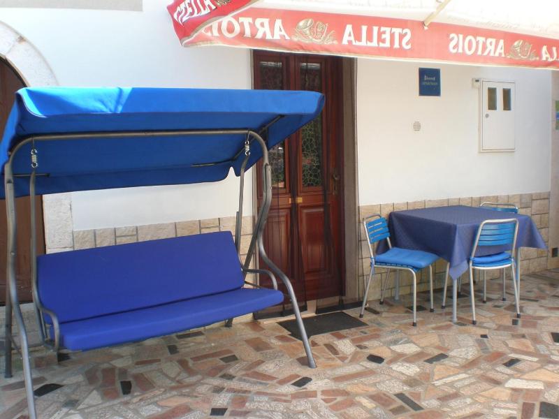 One-Bedroom Apartment image 2