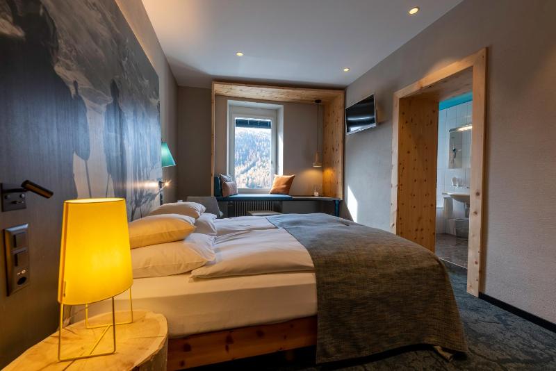 Comfort Room Arve With Queen Bed image 3