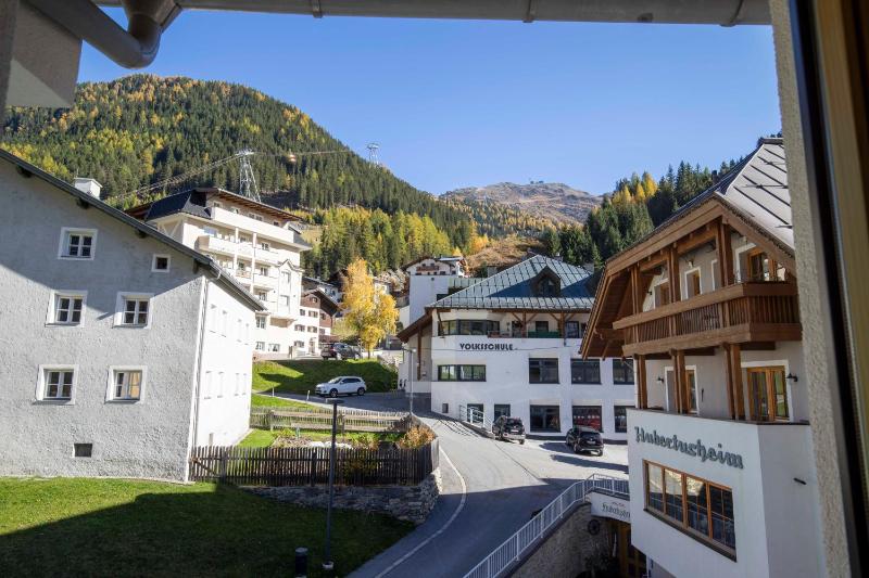 Comfort Three-Bedroom Apartment with Balcony image 2