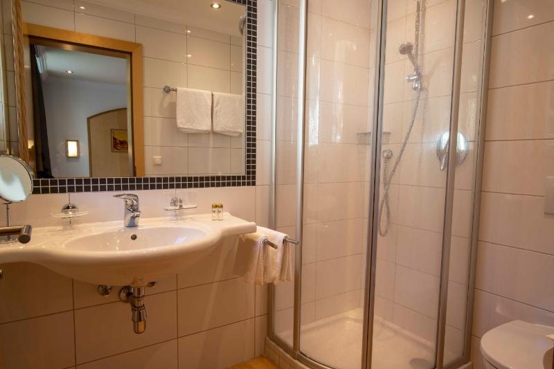 Comfort Three-Bedroom Apartment with Balcony image 4