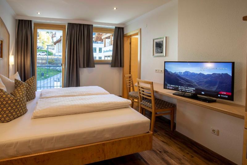 Double Room image 2