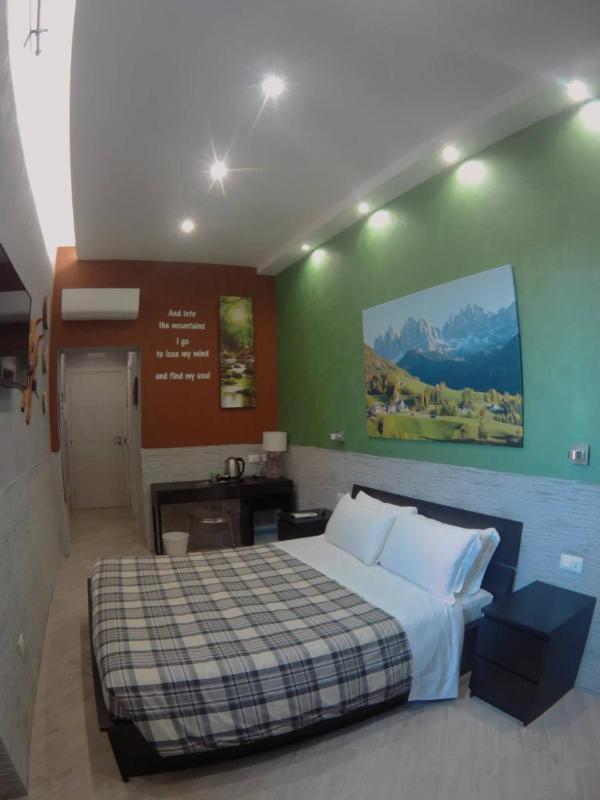 Deluxe Double or Twin Room image 1