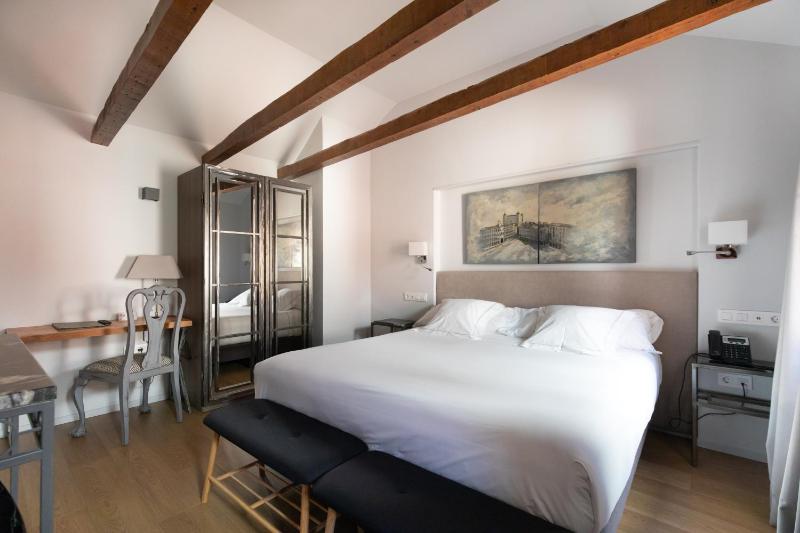 Superior Double Room image 3