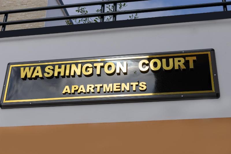 Deluxe 1 Bed Apartment - Wifi Airon Parking - image 8
