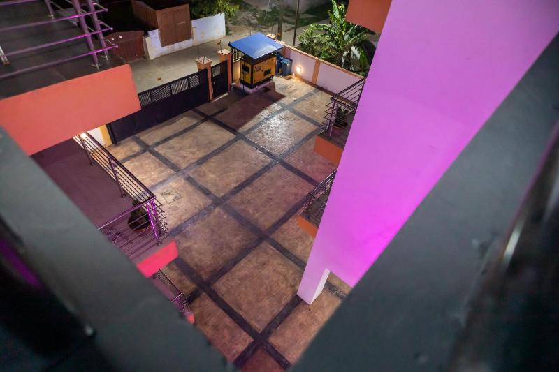 Deluxe 1 Bed Apartment - Wifi Airon Parking - image 12