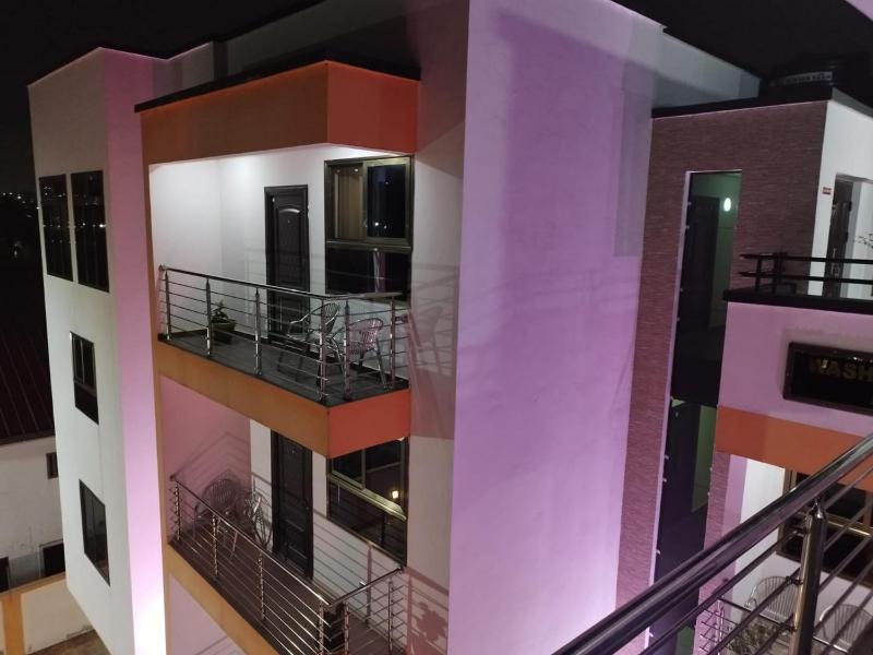 3 Bed Furnished Apartment - Wifi Aircon Parking - image 8