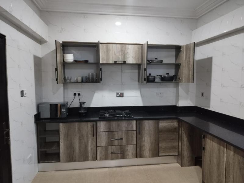3 Bed Furnished Apartment - Wifi Aircon Parking - image 7