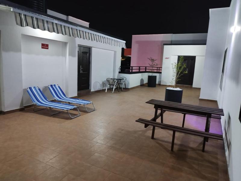 3 Bed Furnished Apartment - Wifi Aircon Parking - image 12