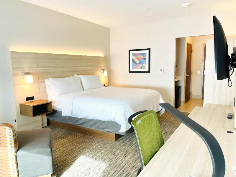 Standard King Room image 1