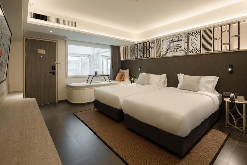 Superior Twin Room image 4