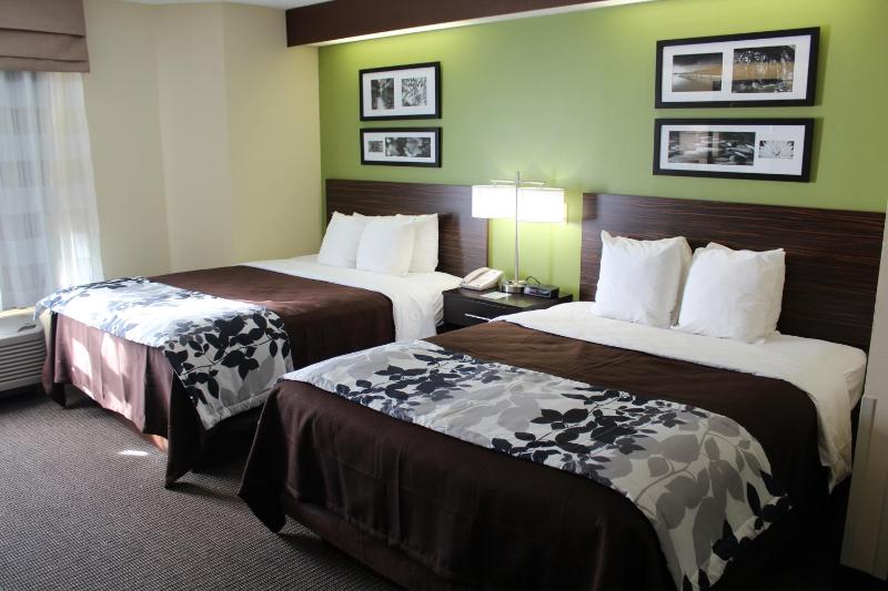 Queen Room with Two Queen Beds - Non-Smoking image 2