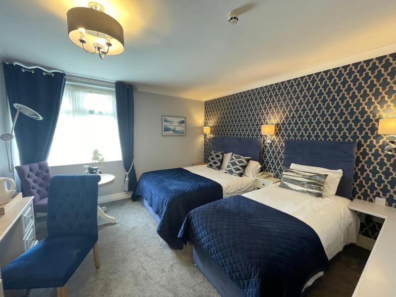 Double Room image 4