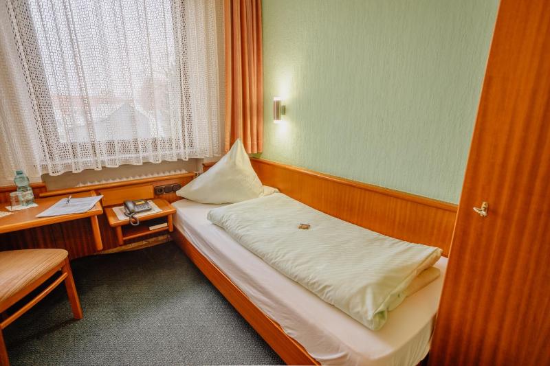 Single Room with Shower image 3