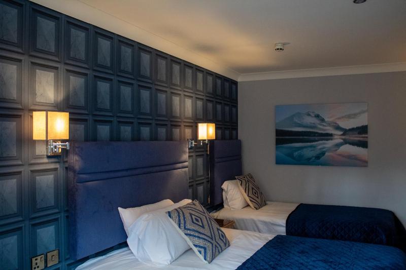 Twin Room image 2