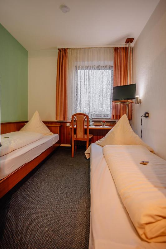 Economy Single Room image 4