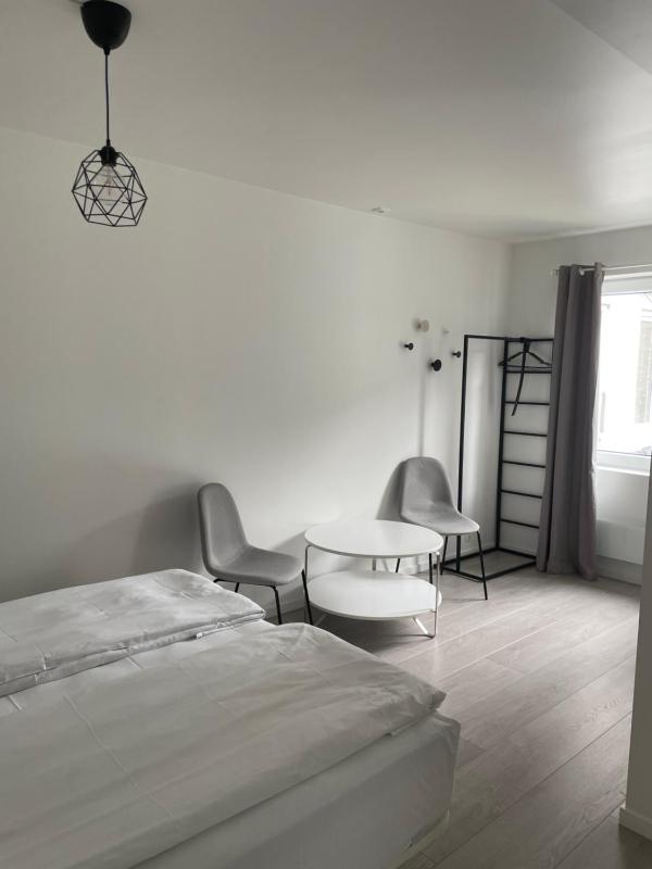 One-Bedroom Apartment image 1