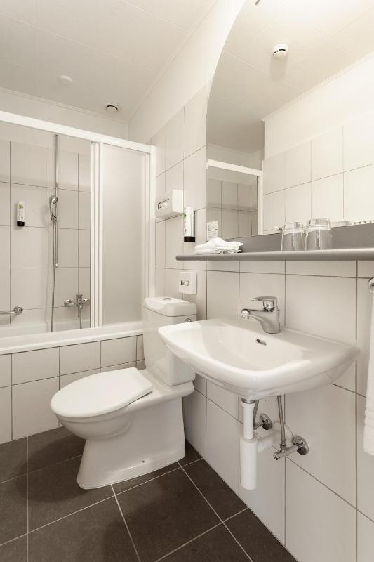 Modern Junior Suite with Lake View image 2