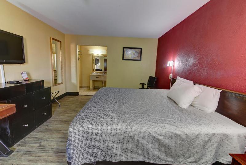 King Room - Non-Smoking image 3