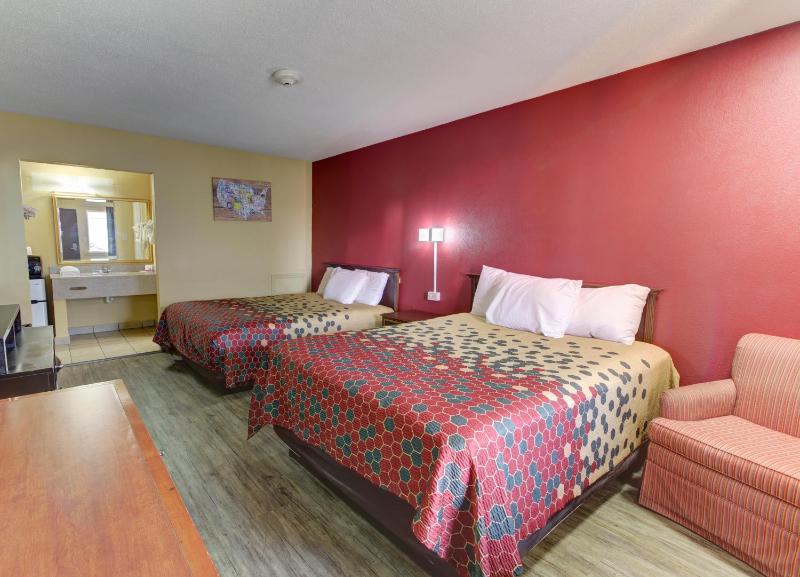 Econo Lodge Virginia Beach Town Center - image 8